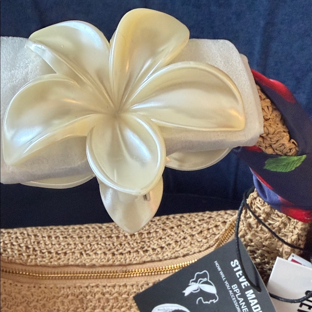 NWT!! ๐๐ Steve Madden Tan Straw Shoulder Bag with Navy Cherry Scarf - Picture 8 of 13